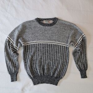 Vintage 1990's Gray and White Knit Crewneck Sweater